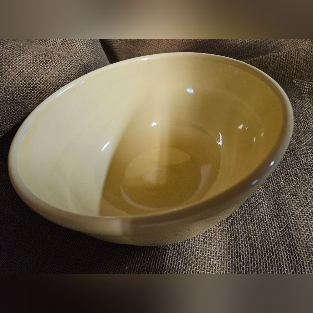 Vintage Sevilla 9 inch mixing or serving bowl - Picture 4 of 6